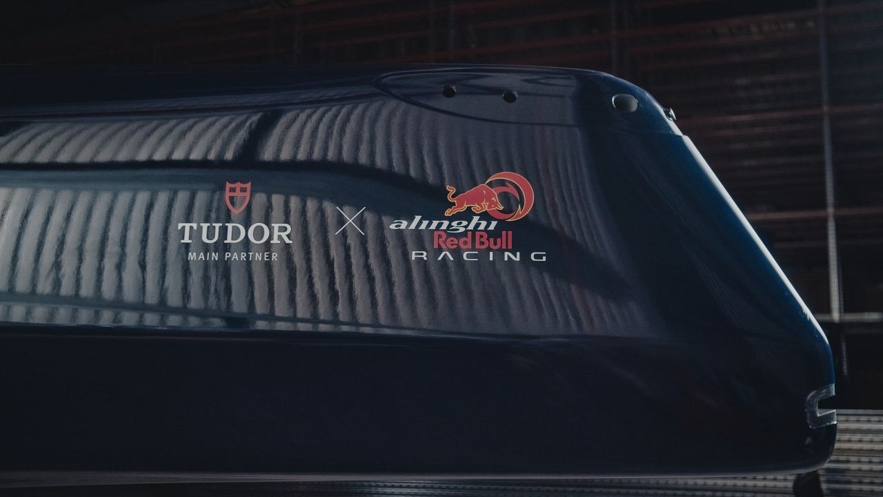 America’s Cup  2024 : TUDOR, il brand svizzero di orologi, diventa Main Partner di Alinghi Red Bull Racing
