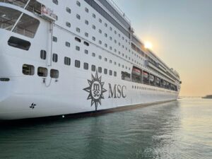 CROCIERE, ARRIVATA ALLA BANCHINA VENETO DI MARGHERA LA NAVE MSC SINFONIA