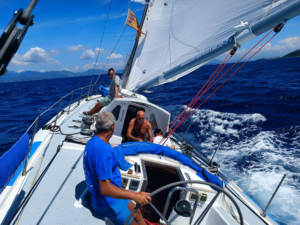 Moana60 naviga verso Creta tra solidarietà ricerca storica e sostenibilità