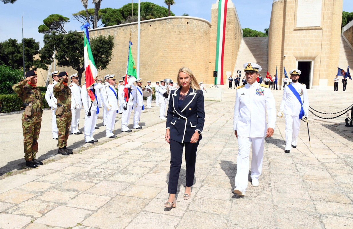 MARINA MILITARE : A BRINDISI COMMEMORATI I MARINAI SCOMPARSI IN MARE