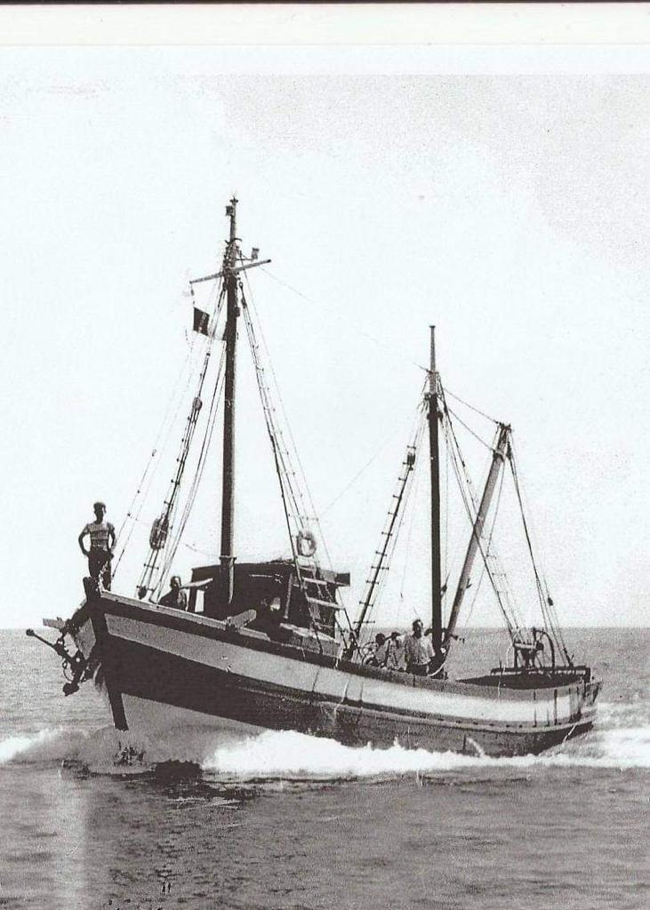 silvia danese prima barca a motore del nonno “Scimitarra” 1949