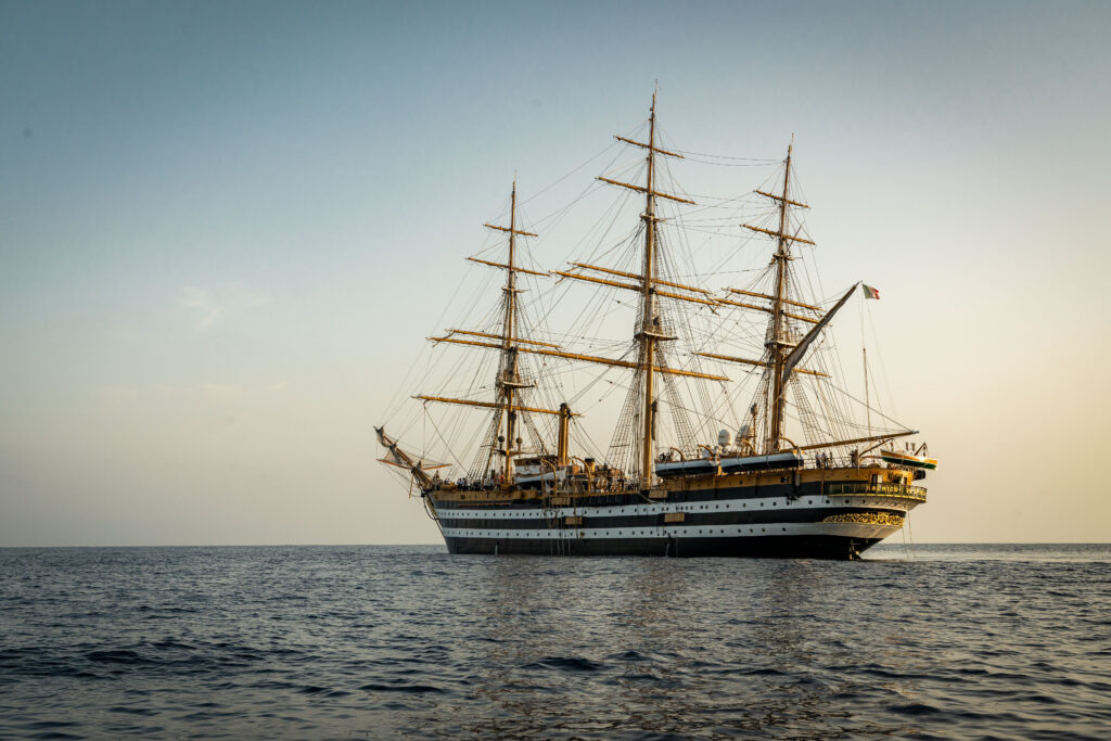 Nave Amerigo Vespucci