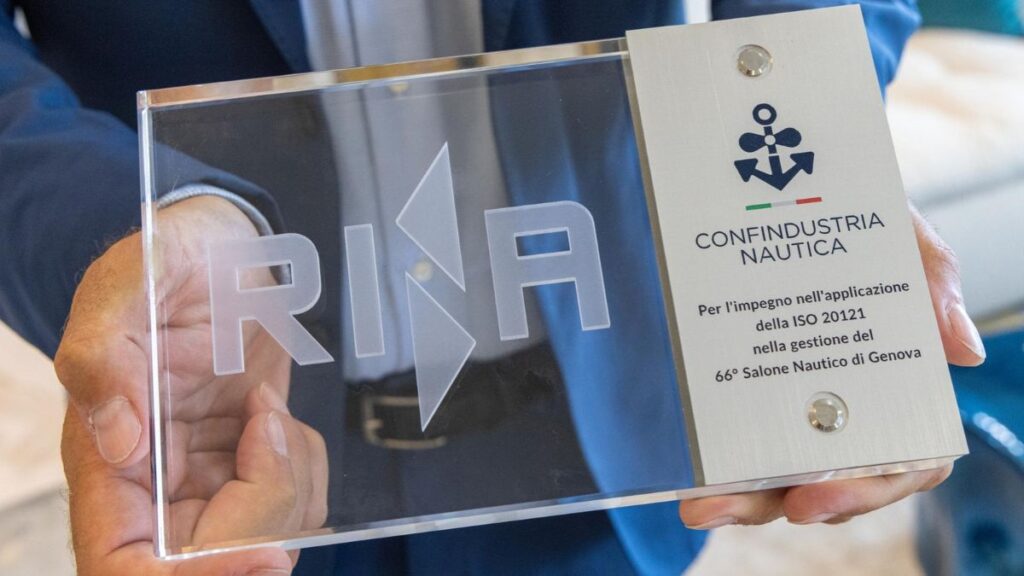 Targa RINA e Confindustria Nautica per l'impegno nell'applicazione della norma ISO 20121 al 66° Salone Nautico di Genova